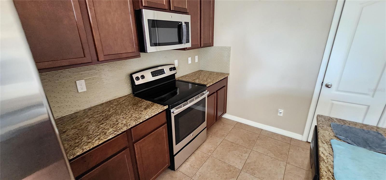 1111 PETERSON PL — photo 12