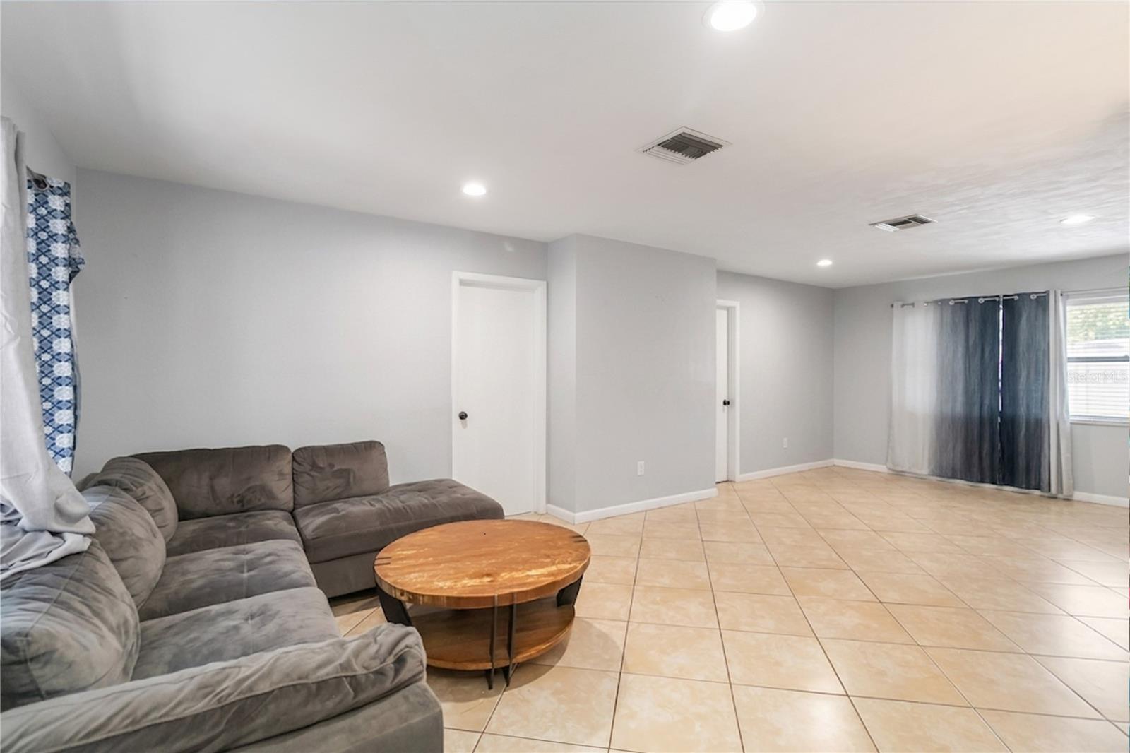 1624 BLOOMFIELD AVE — photo 2