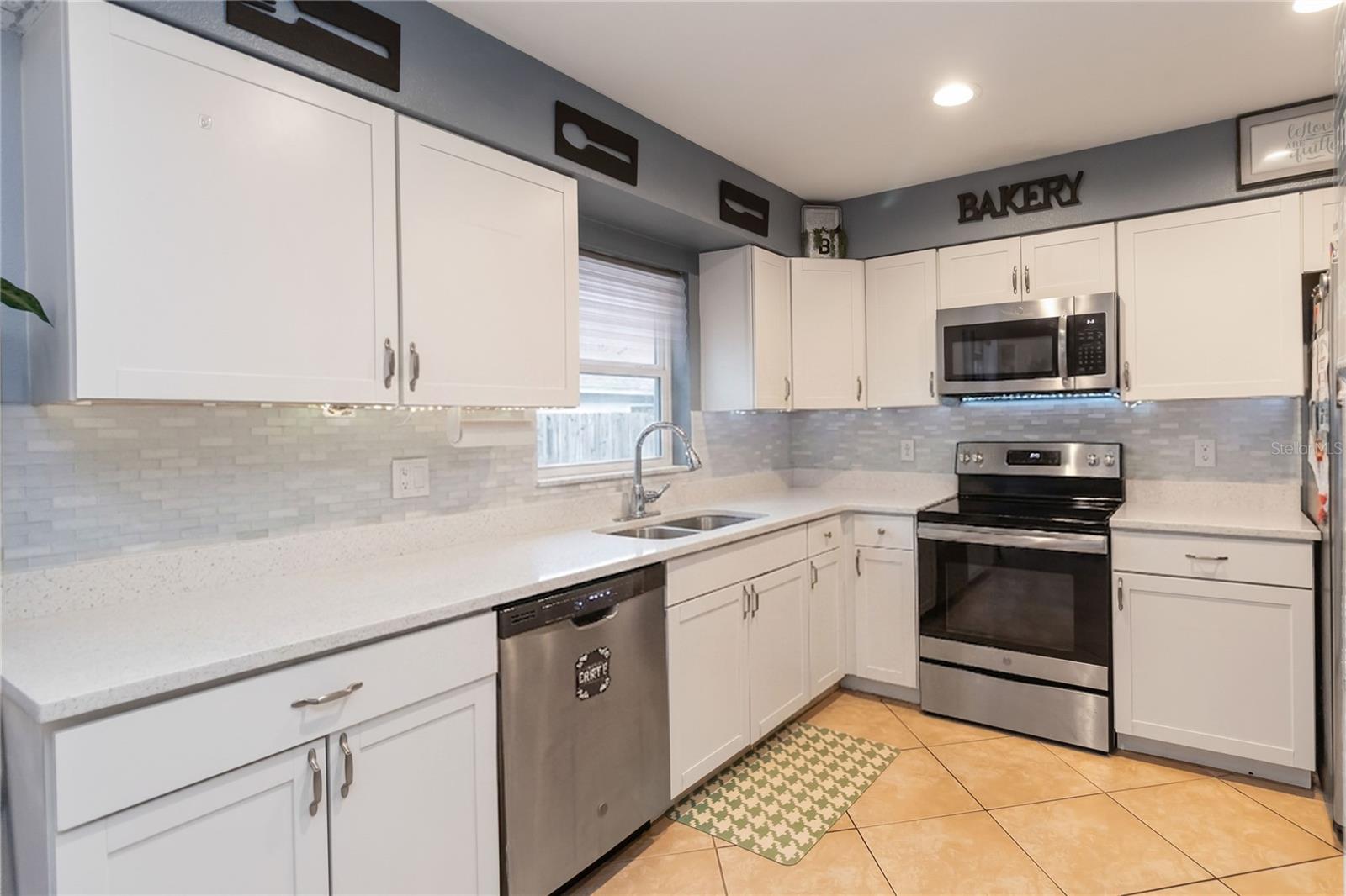 1624 BLOOMFIELD AVE — photo 3