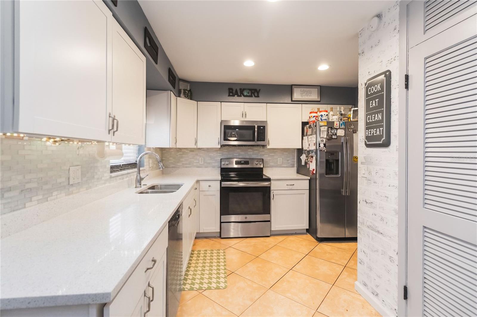 1624 BLOOMFIELD AVE — photo 4