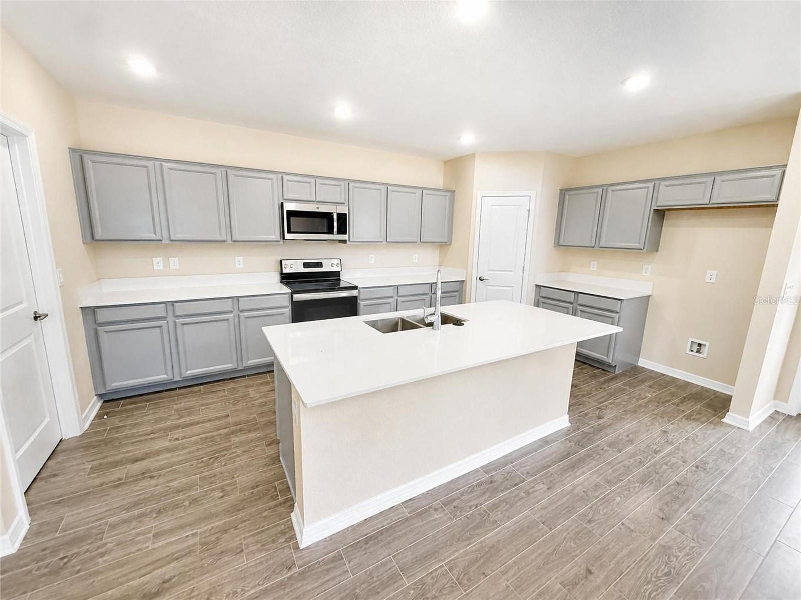 1181 SAND TRAP CT — photo 6