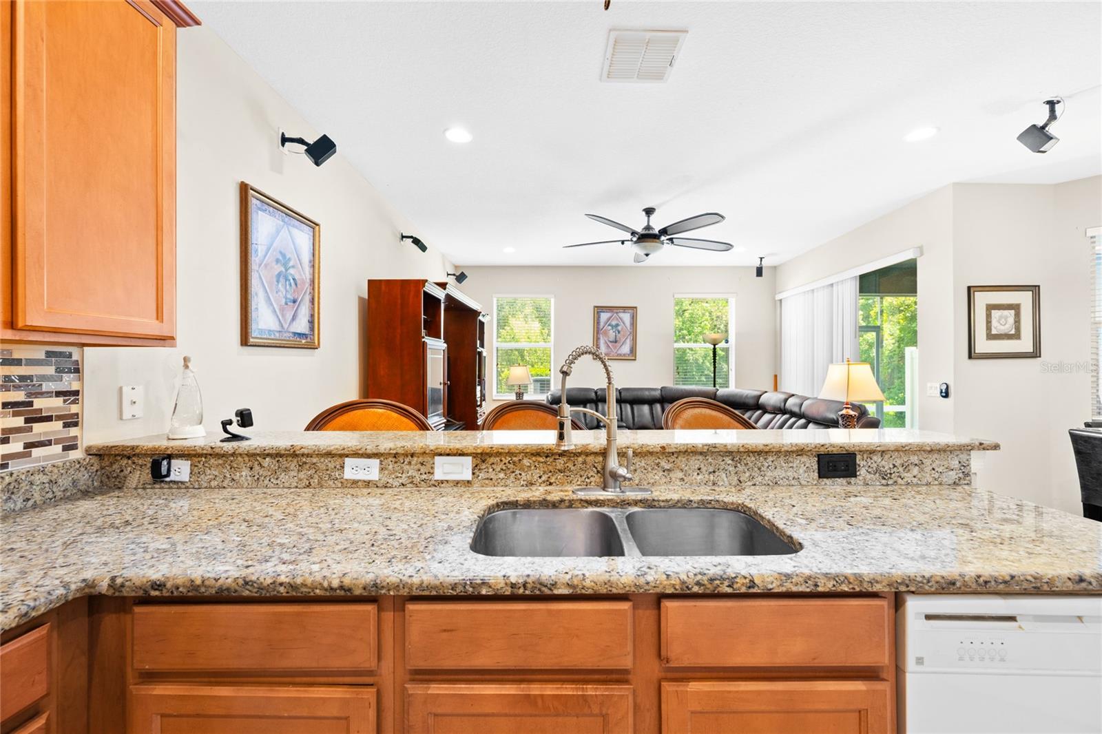 1562 TRAVERTINE TER — photo 9