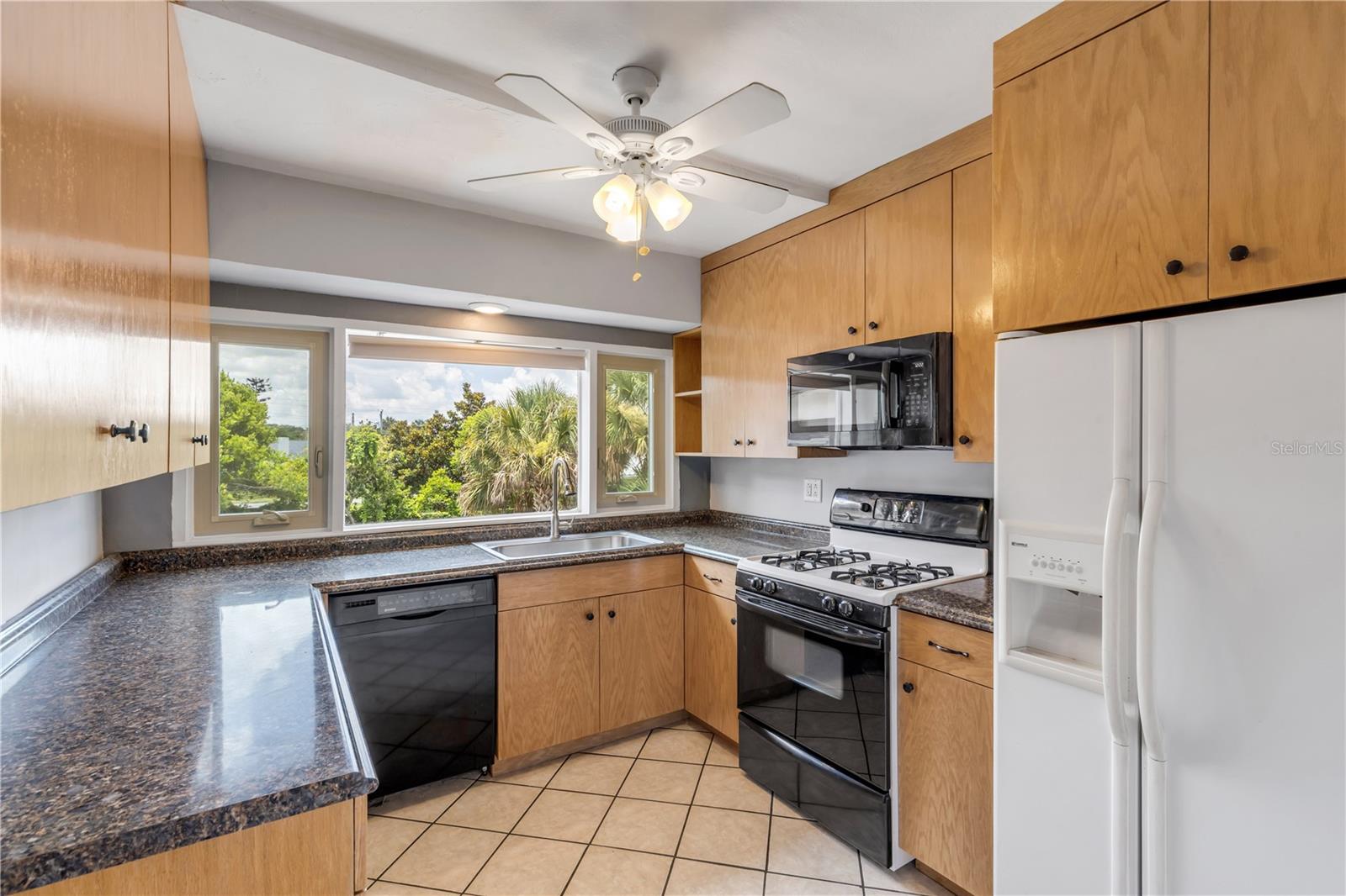 516 WISTERIA RD — photo 11