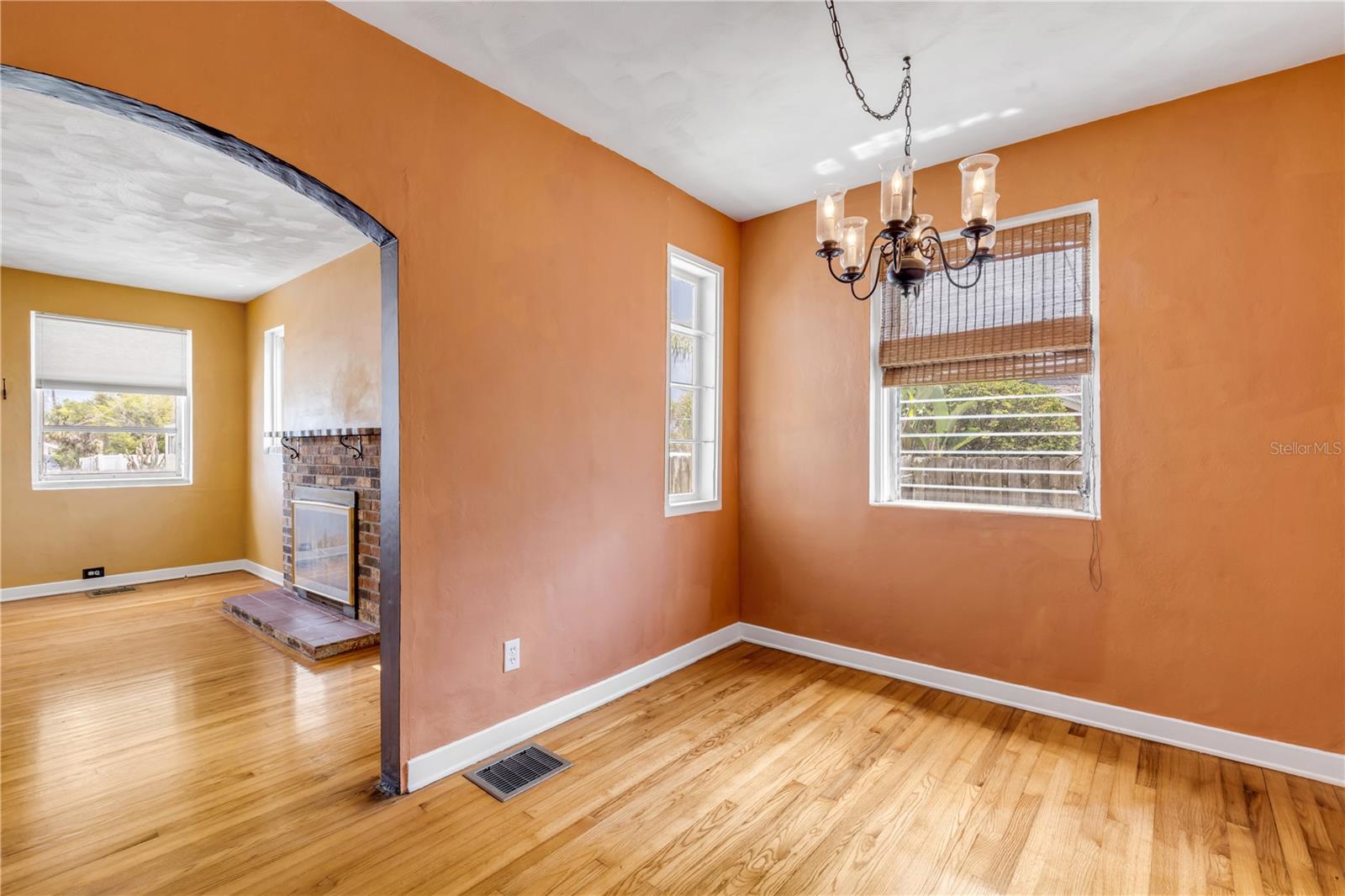 516 WISTERIA RD — photo 9