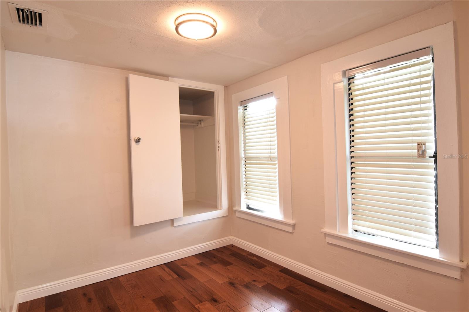 941 HARTFORD AVE — photo 8