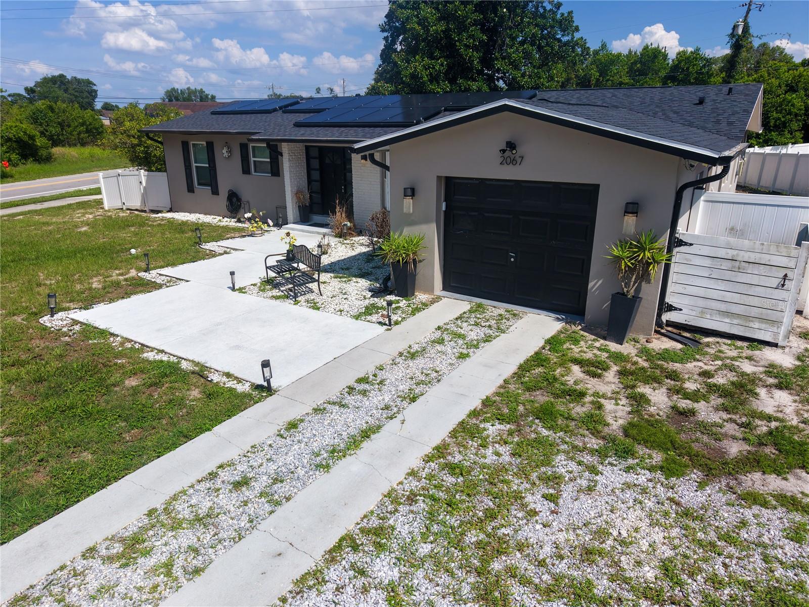 2067 E BARLINGTON DR — photo 2