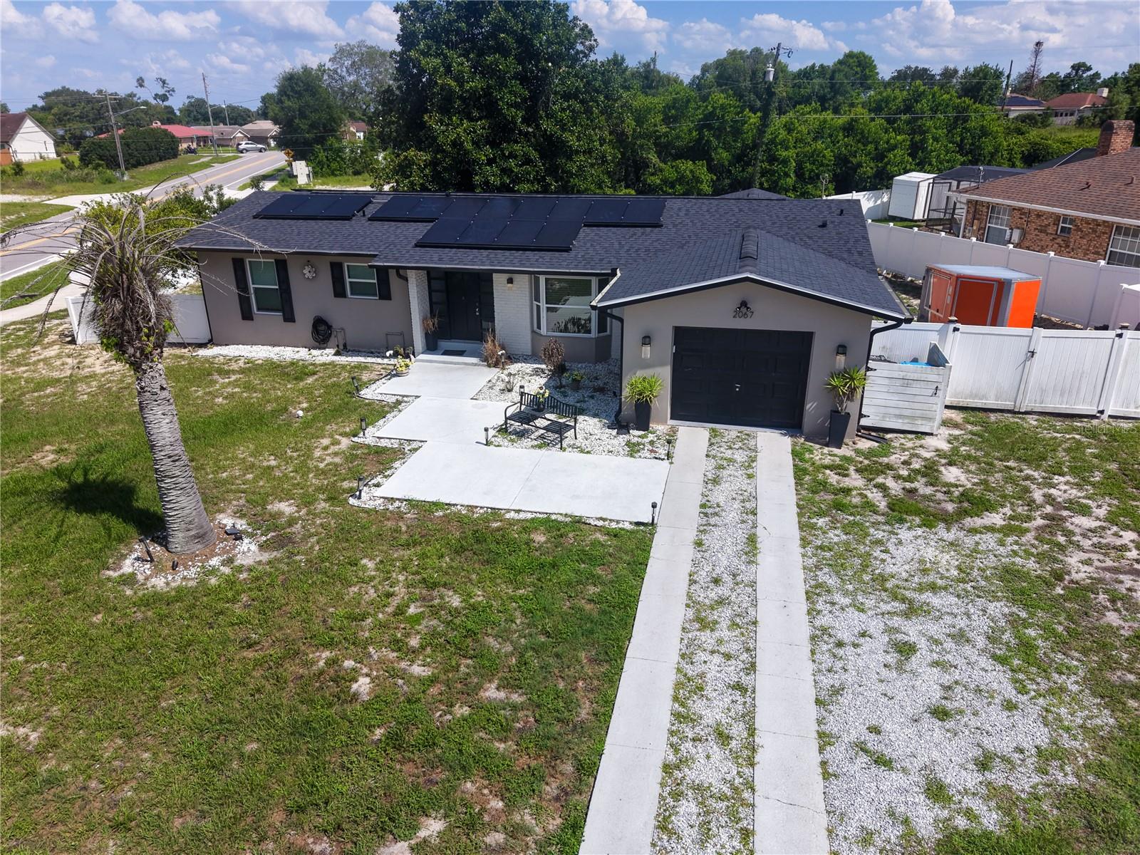 2067 E BARLINGTON DR — photo 4