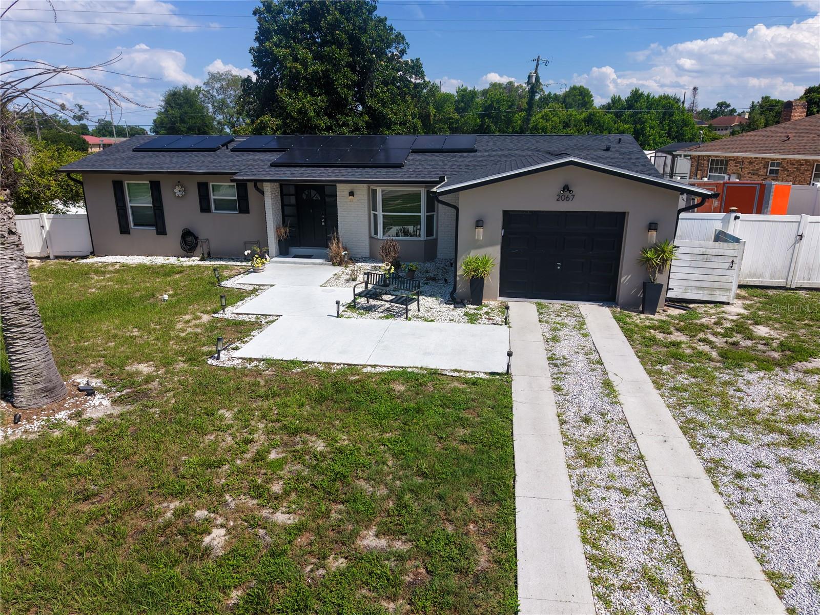 2067 E BARLINGTON DR — photo 5