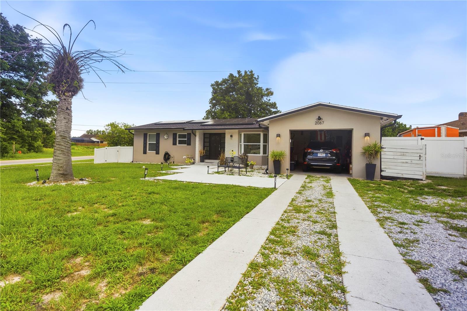 2067 E BARLINGTON DR — photo 8