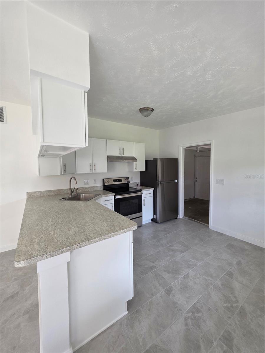 219 HAYS DR — photo 3