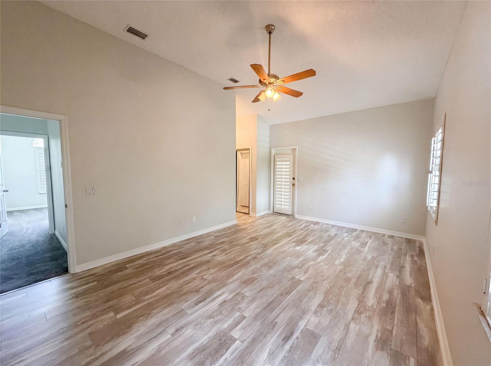 300 SPRUCEWOOD RD — photo 4