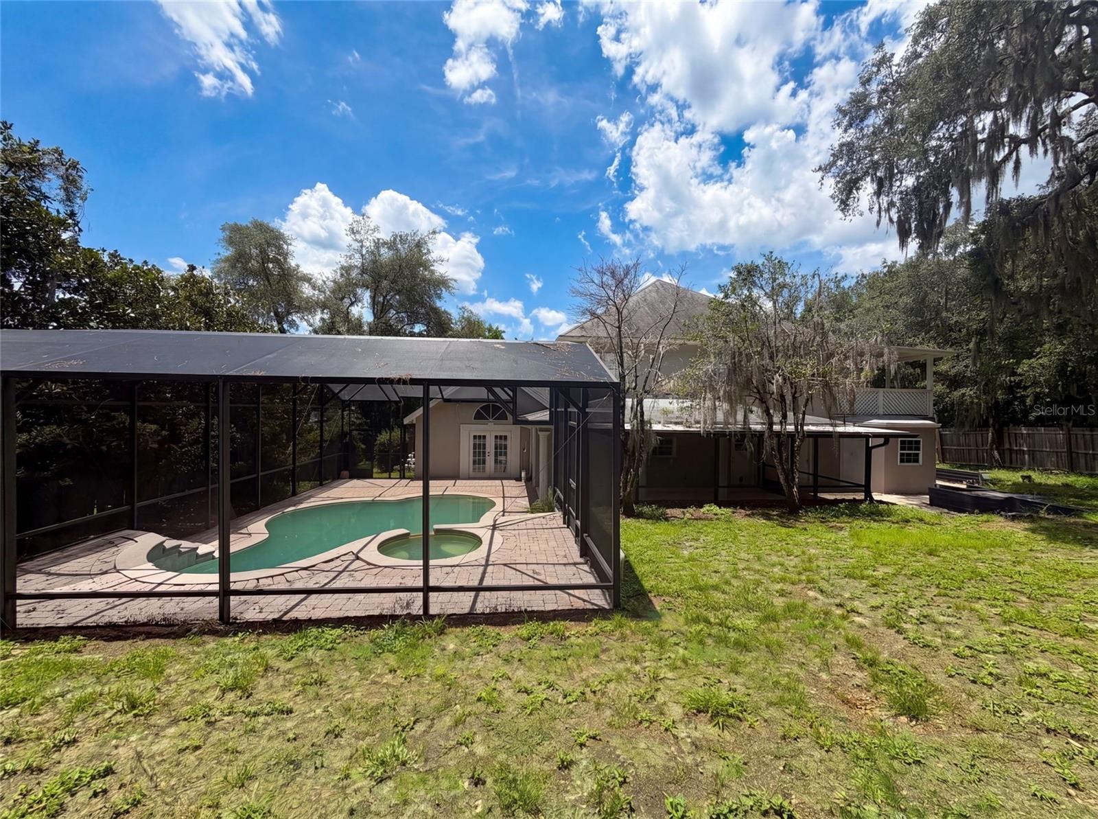 300 SPRUCEWOOD RD — photo 5