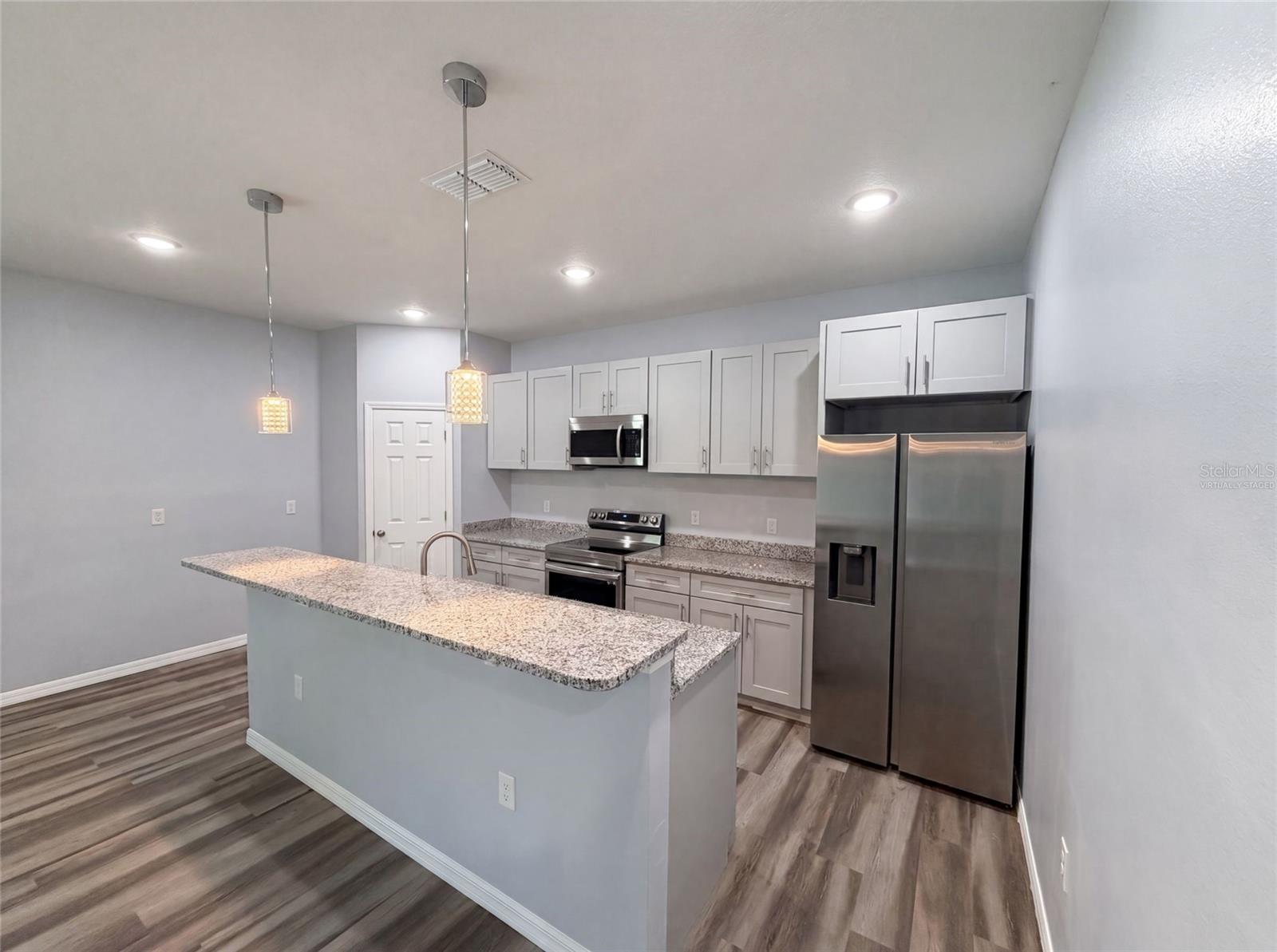 1013 W 11TH ST — photo 2