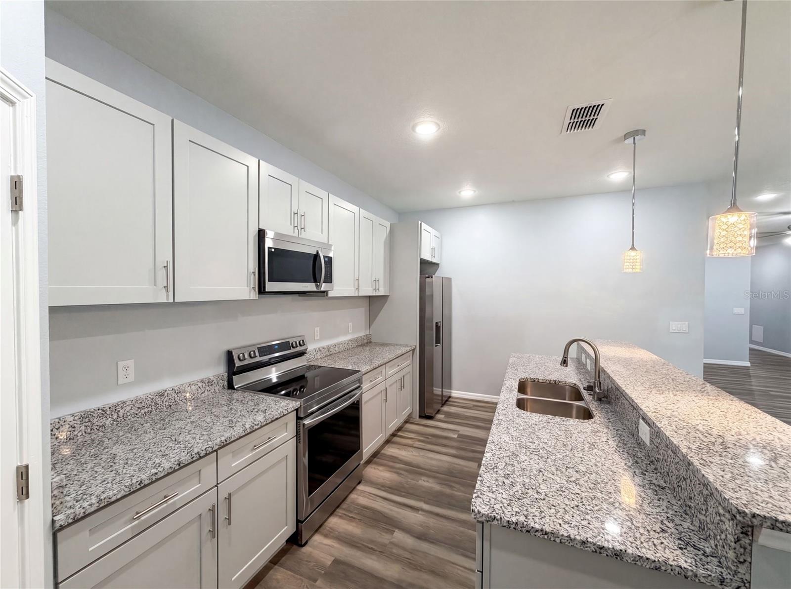 1013 W 11TH ST — photo 3