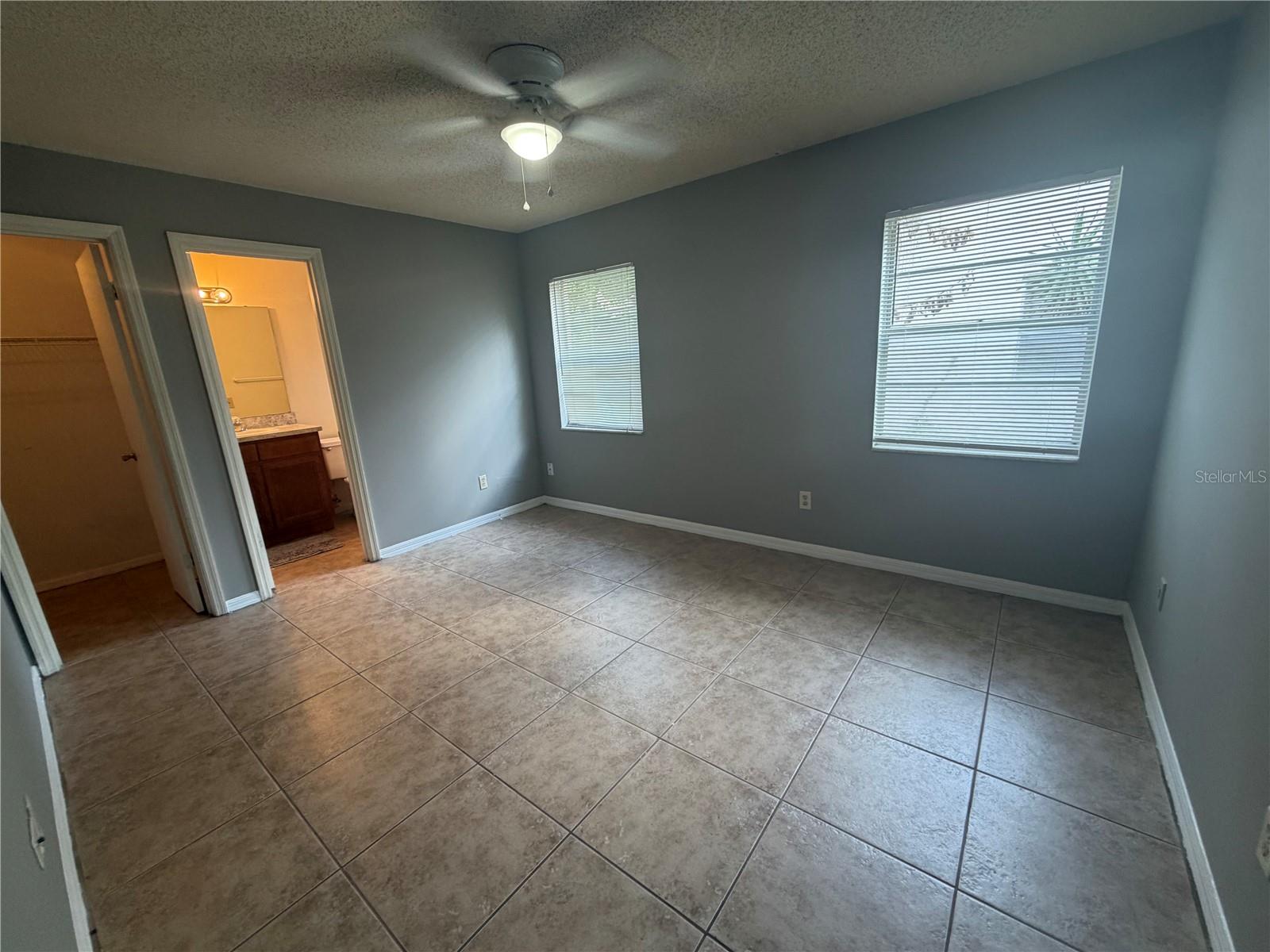 2415 S CEDAR AVE #B — photo 11