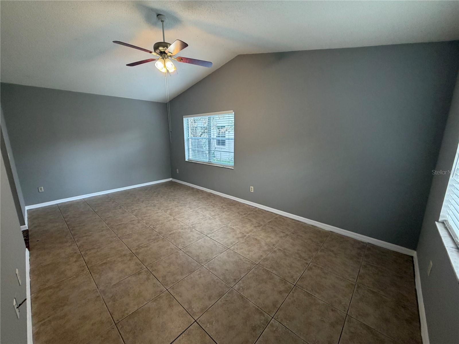 2415 S CEDAR AVE #B — photo 4