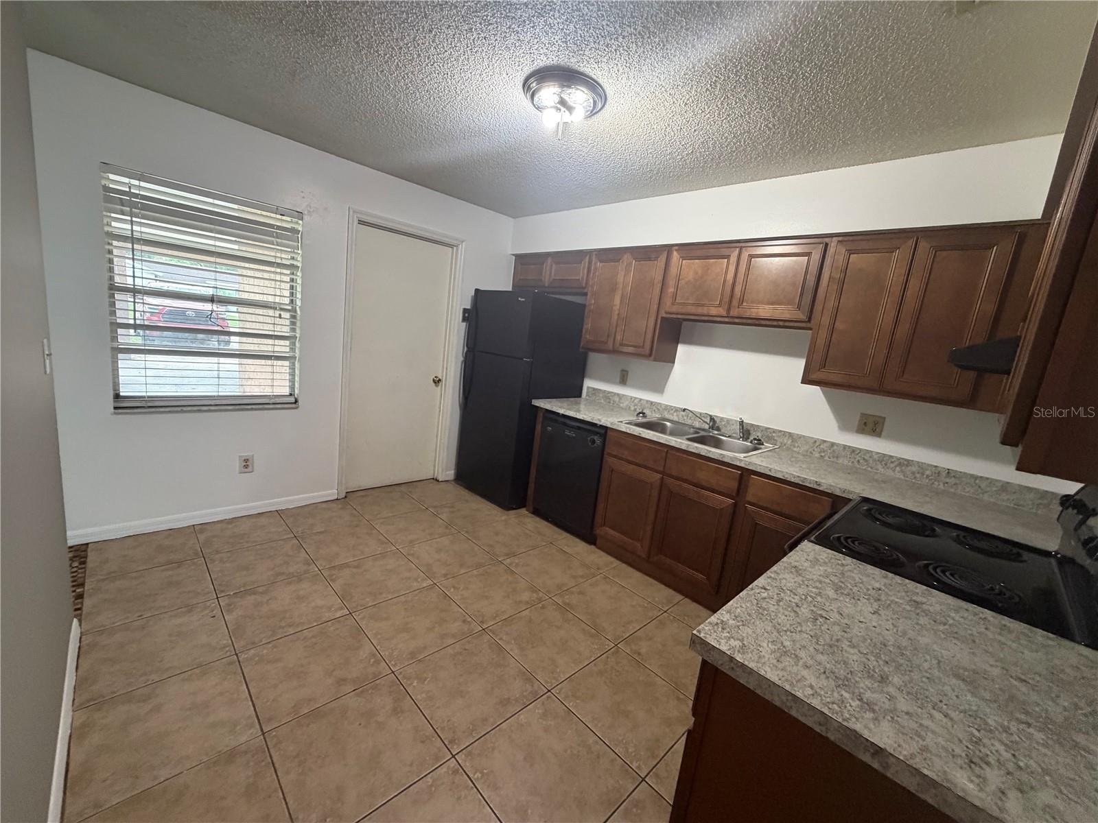 2415 S CEDAR AVE #B — photo 5