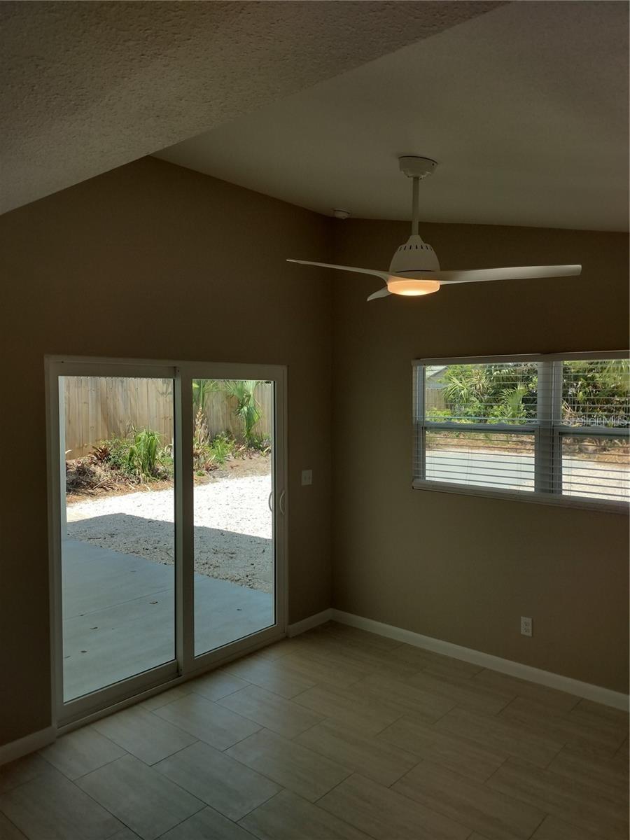 830 E 18TH AVE — photo 6
