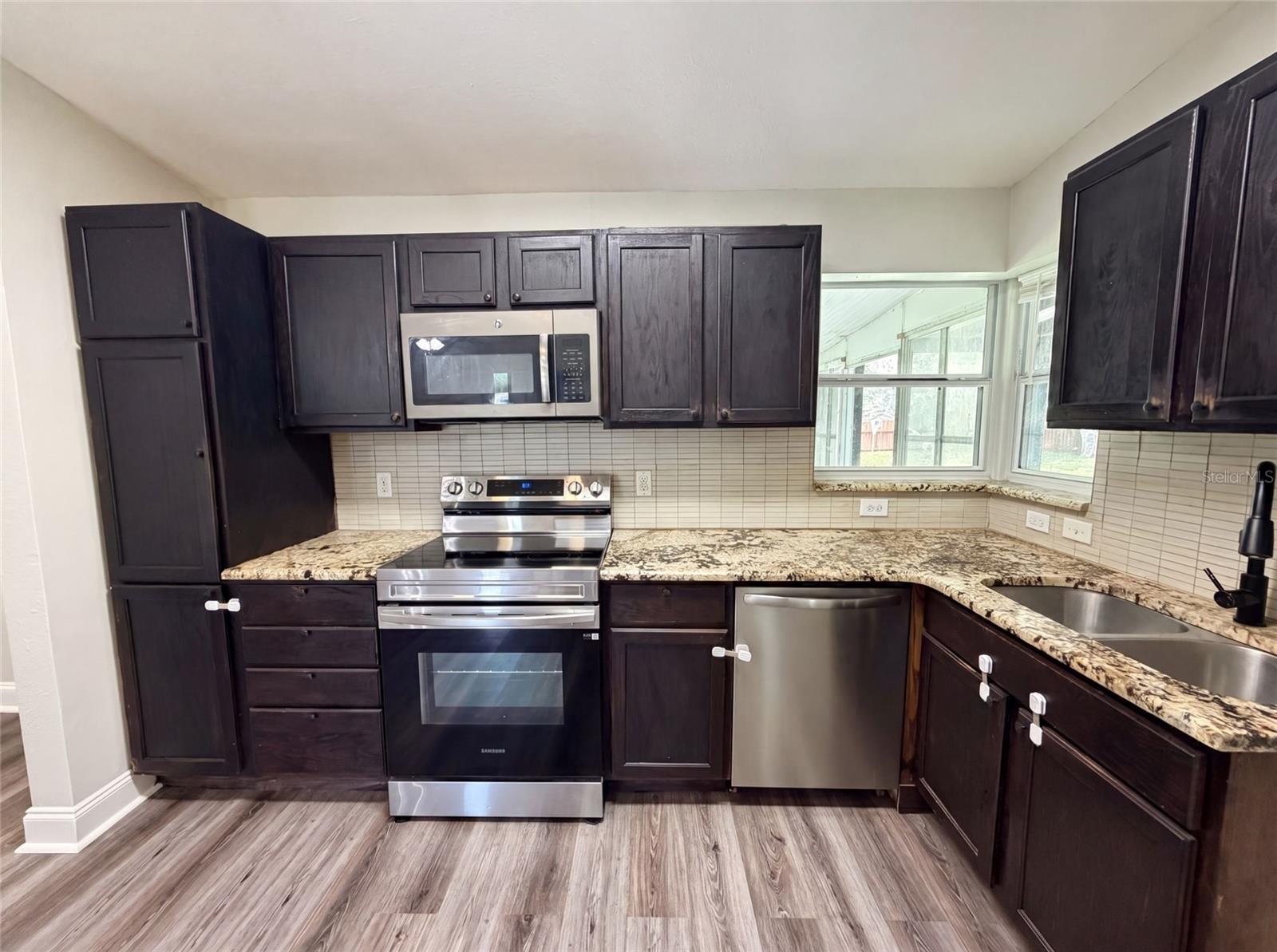 1502 DAROCA DR — photo 2