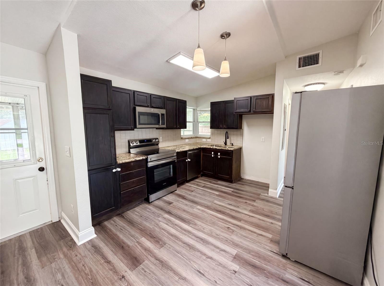 1502 DAROCA DR — photo 6