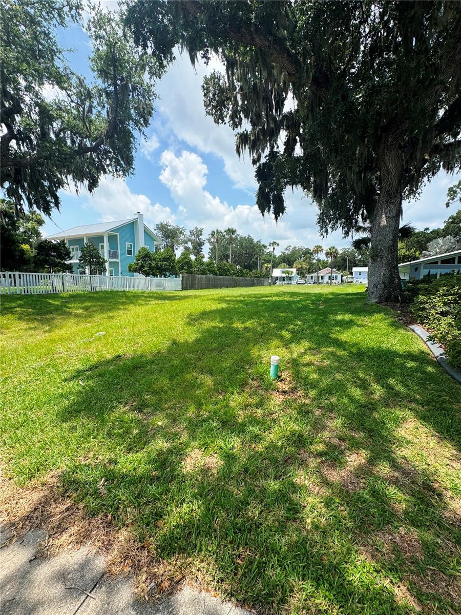 622 N RIVERSIDE DR — photo 5