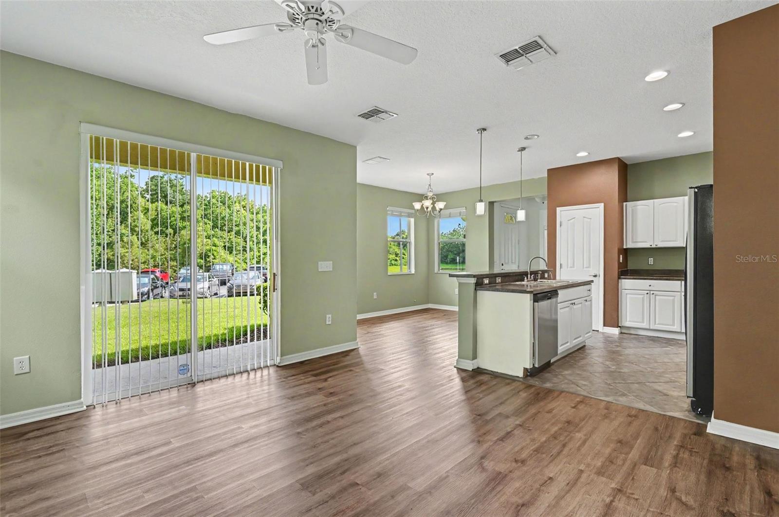 599 LAKE EAGLE LN — photo 4