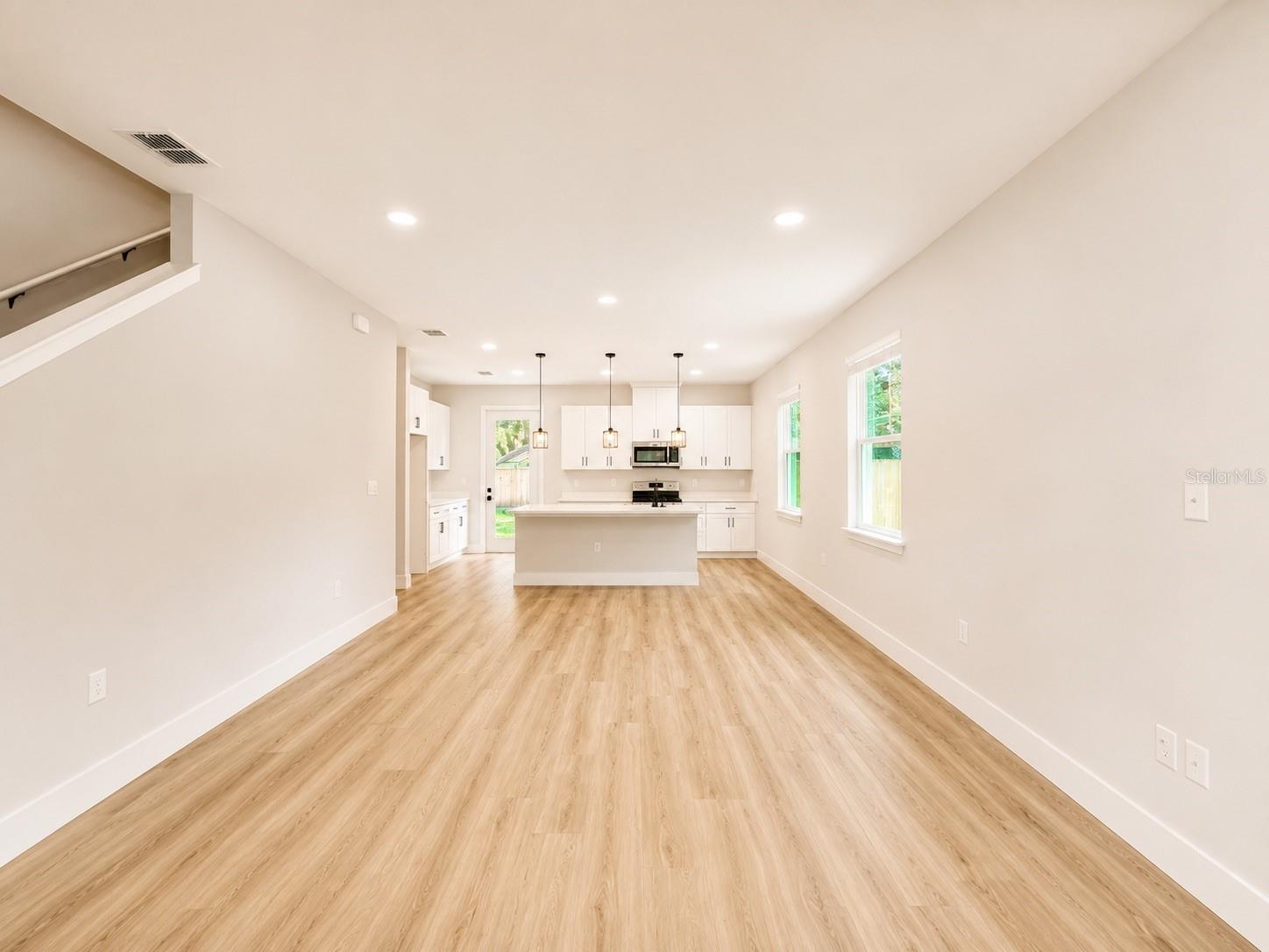 807 SANTA BARBARA DR — photo 4