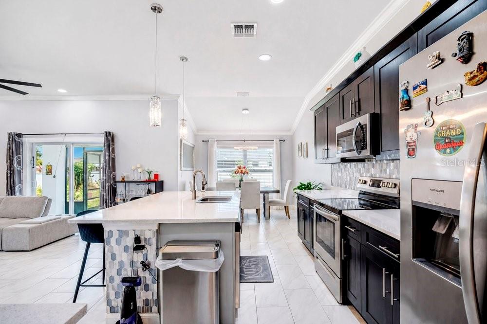 2412 AINSWORTH AVE — photo 9