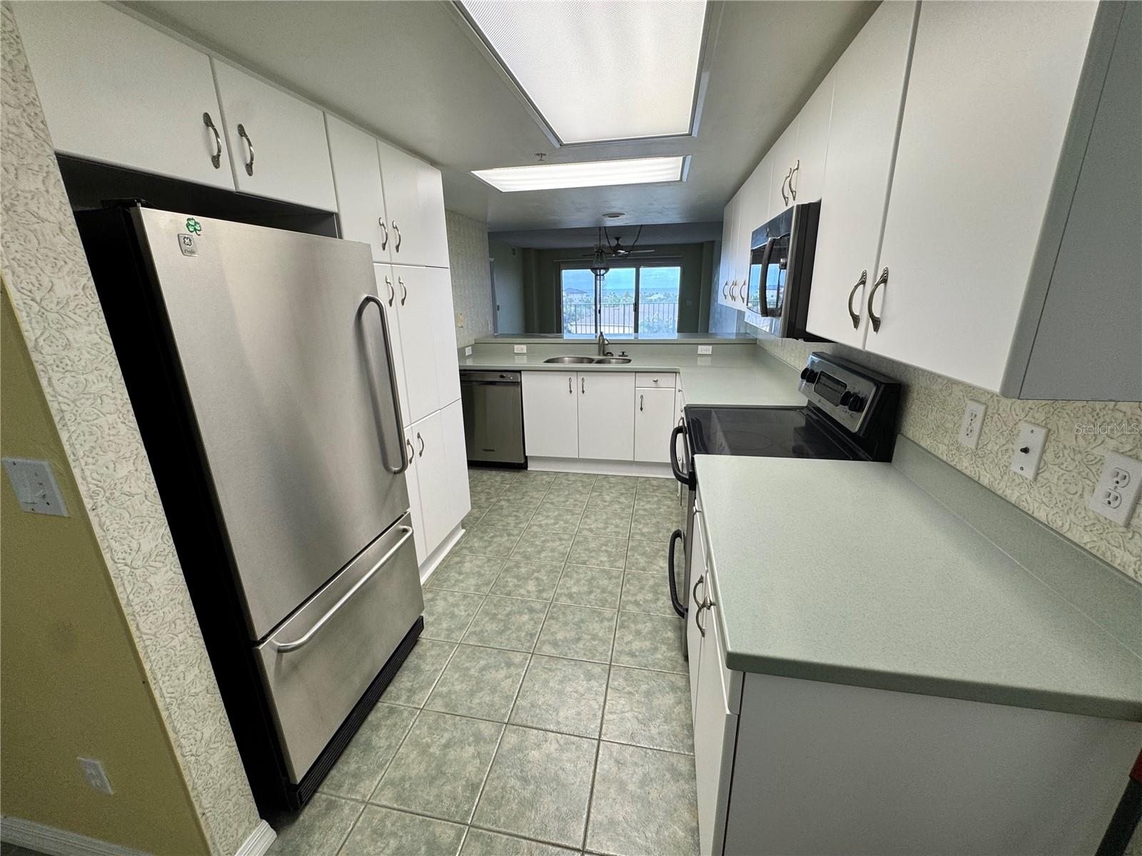 4 OCEANS WEST BLVD #606D — photo 11