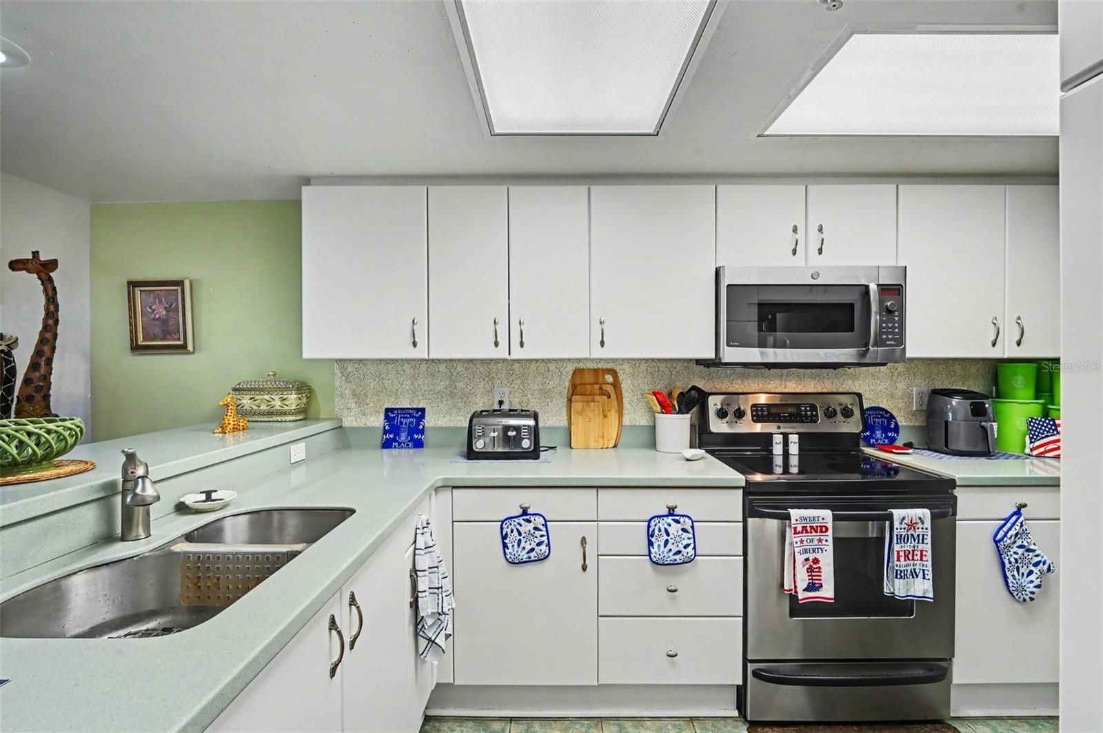 4 OCEANS WEST BLVD #606D — photo 12