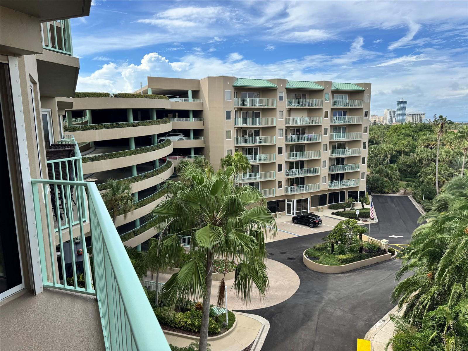 4 OCEANS WEST BLVD #606D