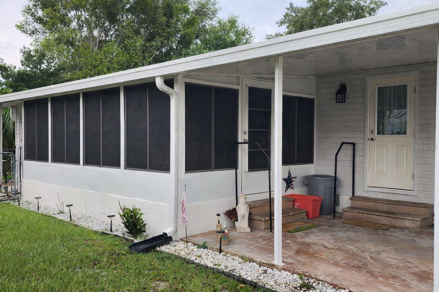 121 PINE TREE DR — photo 2