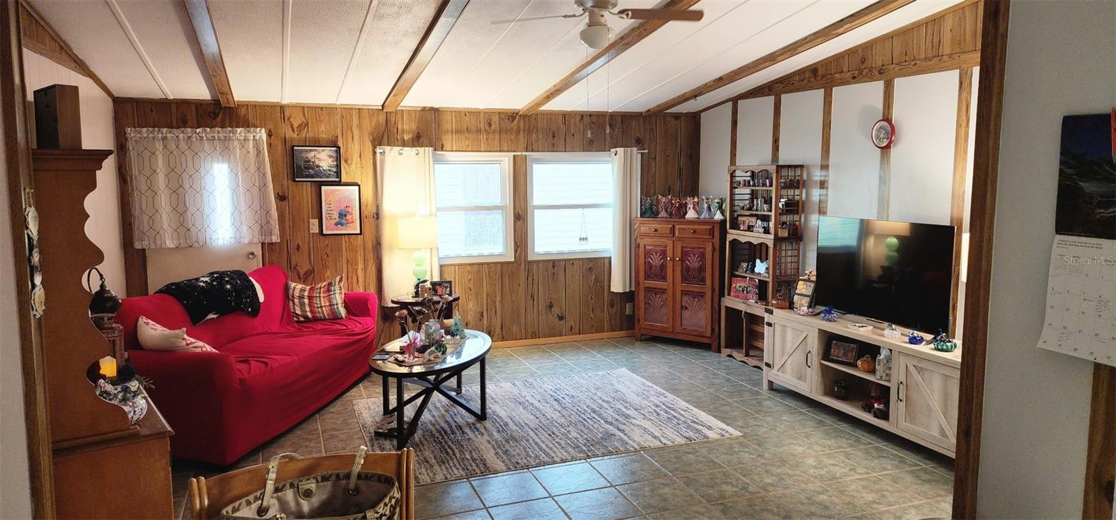 121 PINE TREE DR — photo 3