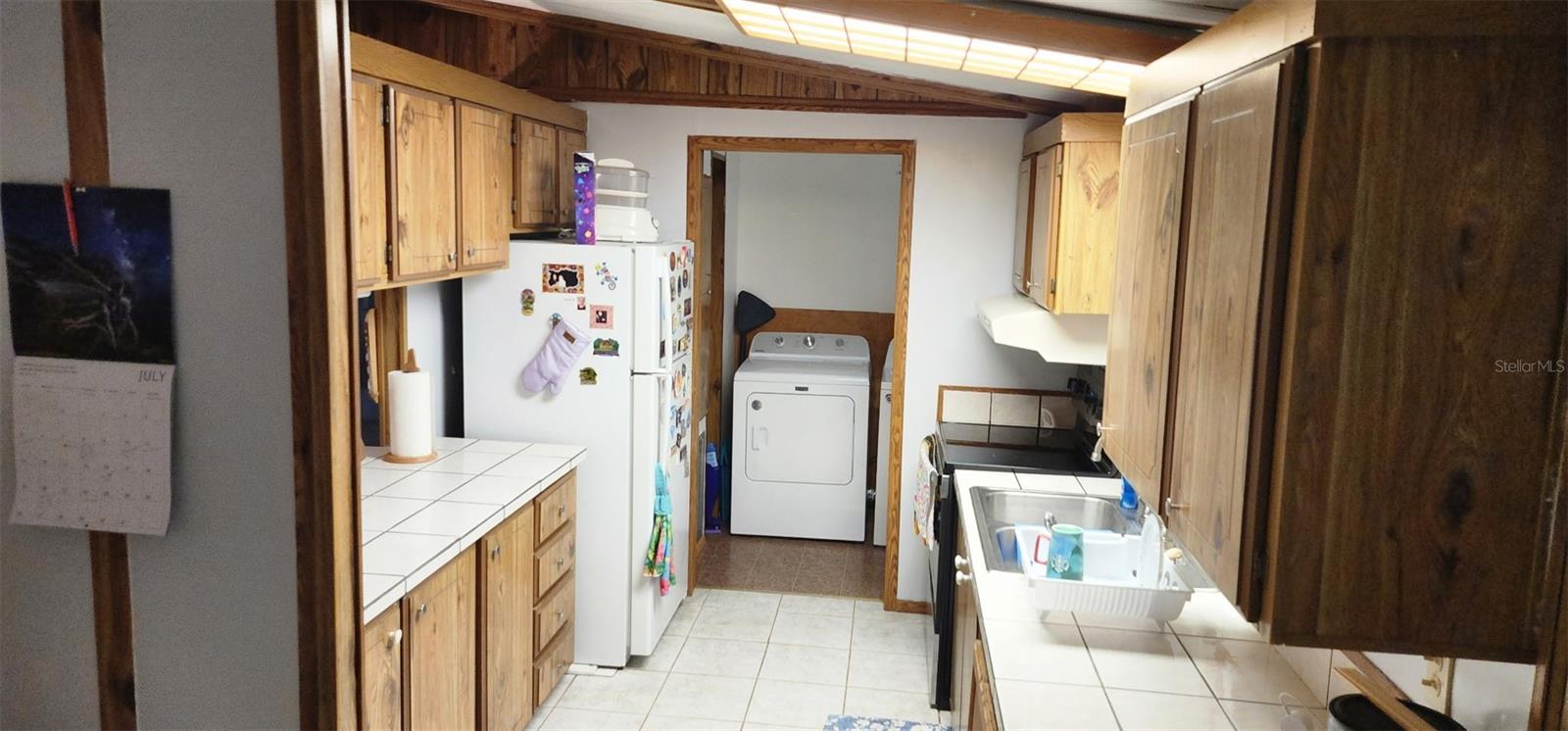 121 PINE TREE DR — photo 4