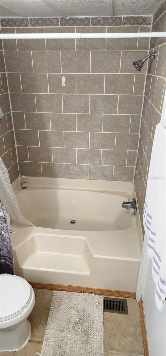 121 PINE TREE DR — photo 8
