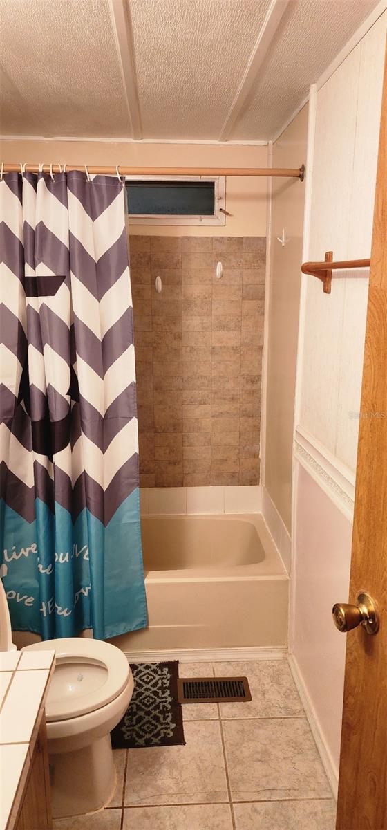 121 PINE TREE DR — photo 9
