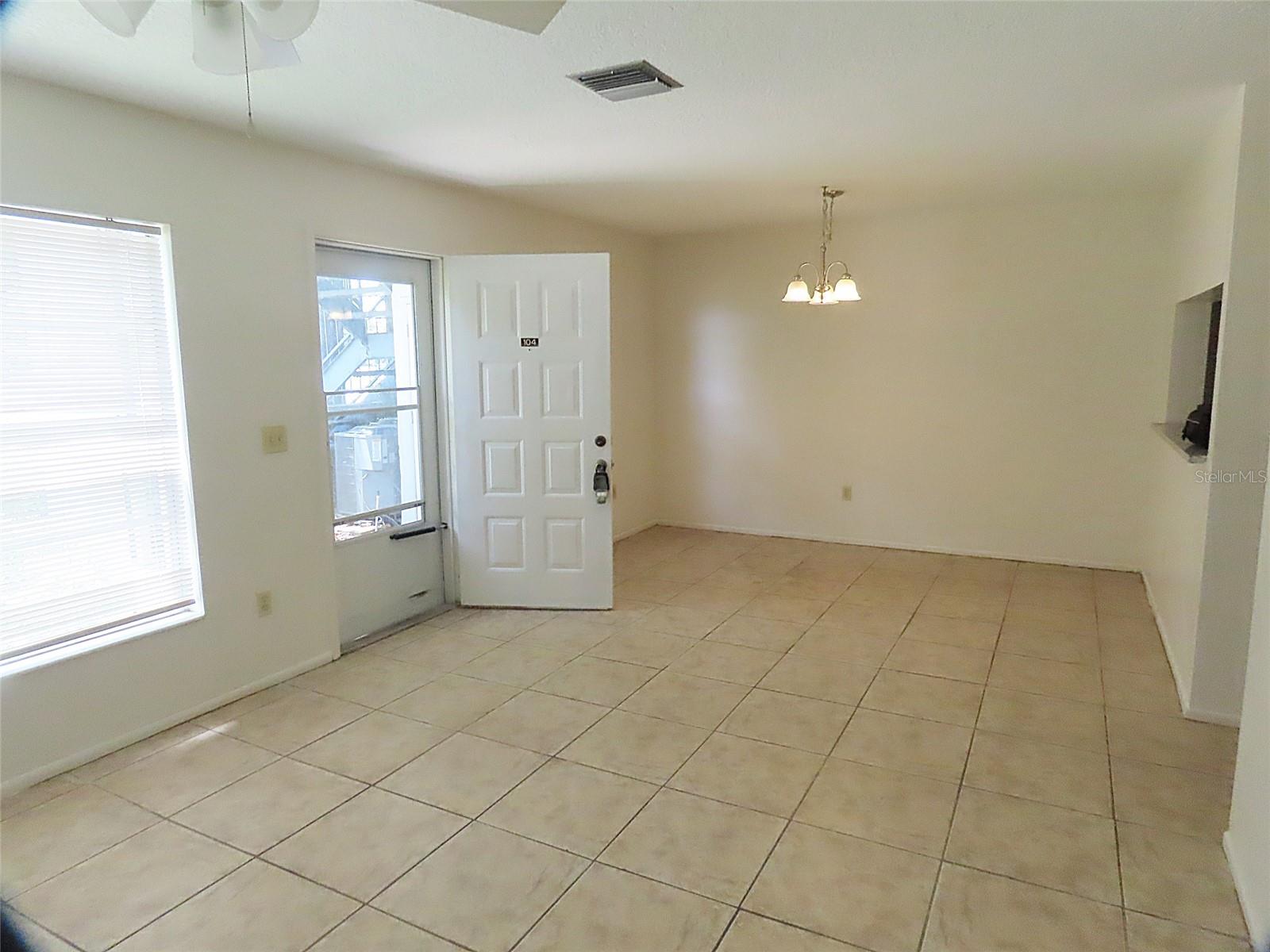104 NORTHLAKE DR #104 — photo 4