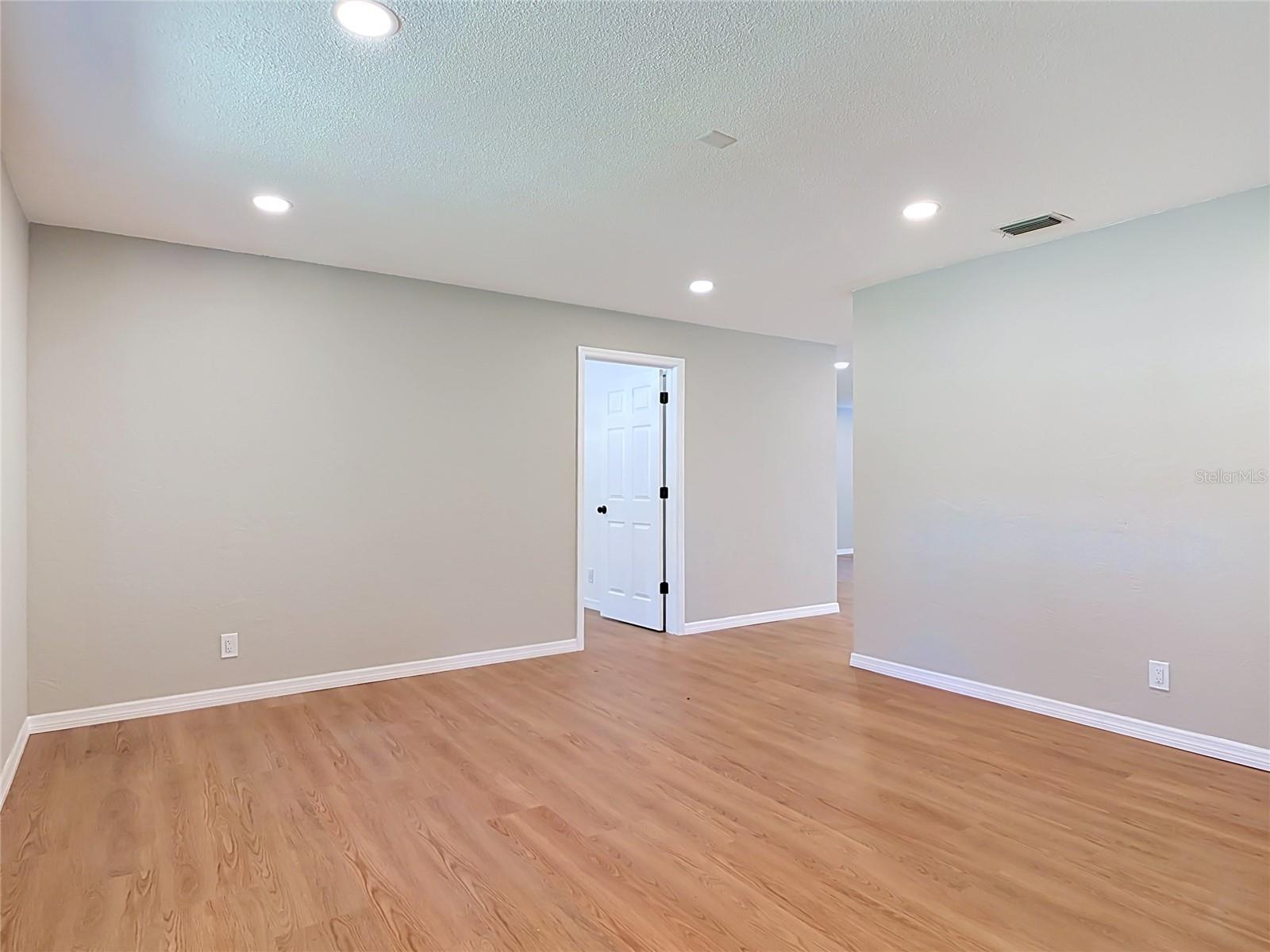 702 AVENUE A — photo 9