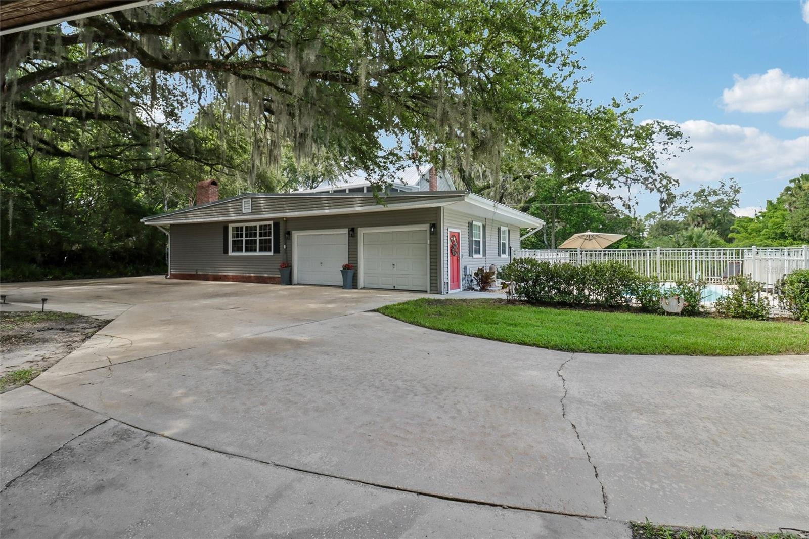 649 GLENWAY DR — photo 9