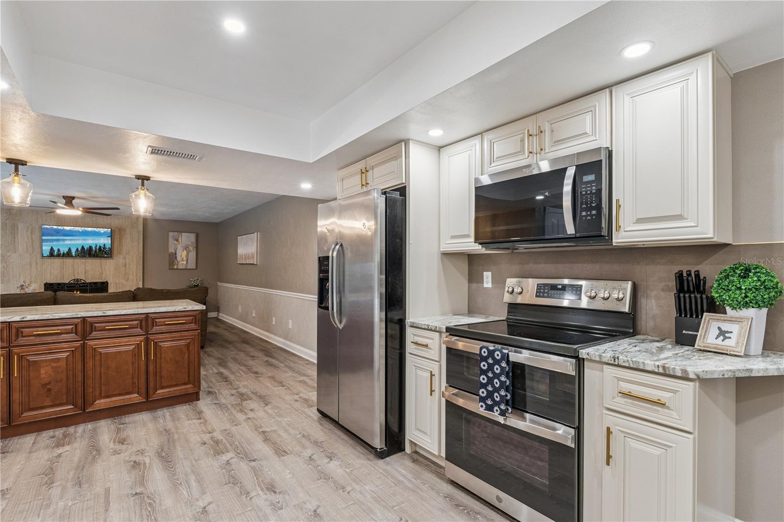 537 PELICAN BAY DR — photo 11