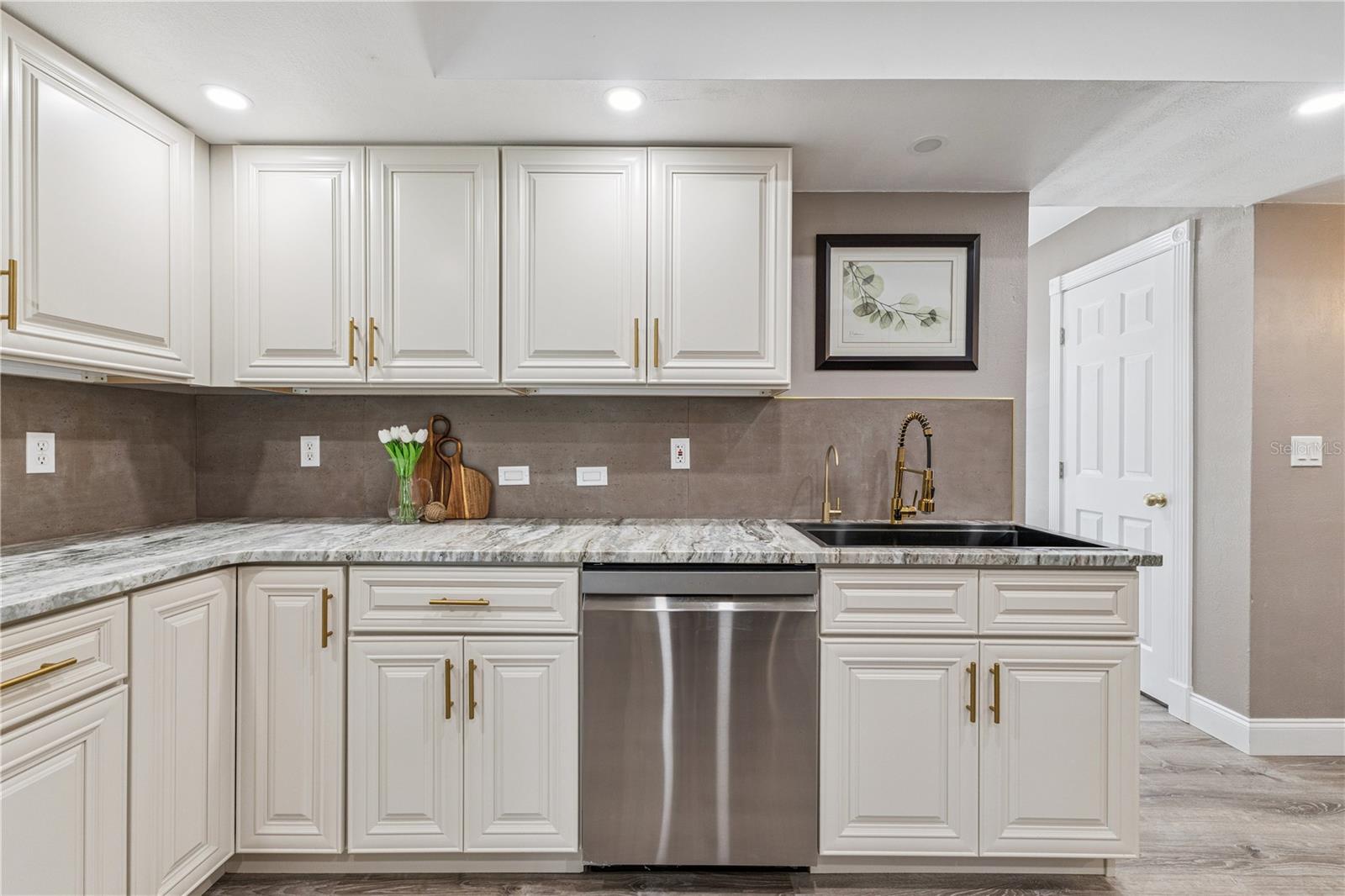 537 PELICAN BAY DR — photo 10