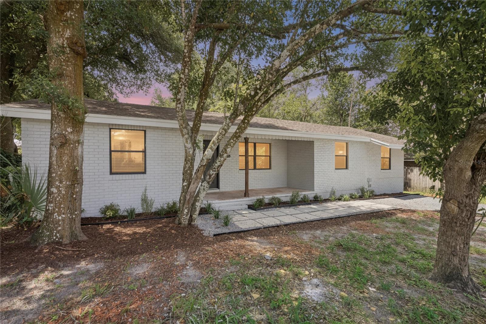 137 LUCERNE DR — photo 3
