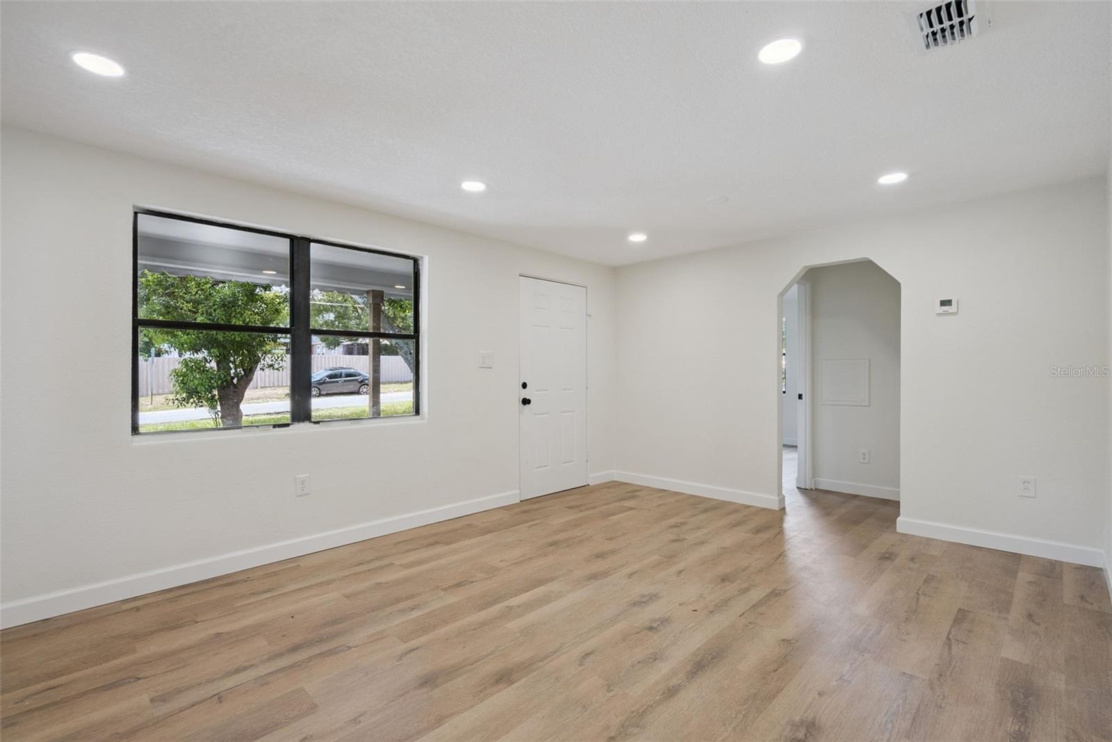 137 LUCERNE DR — photo 5