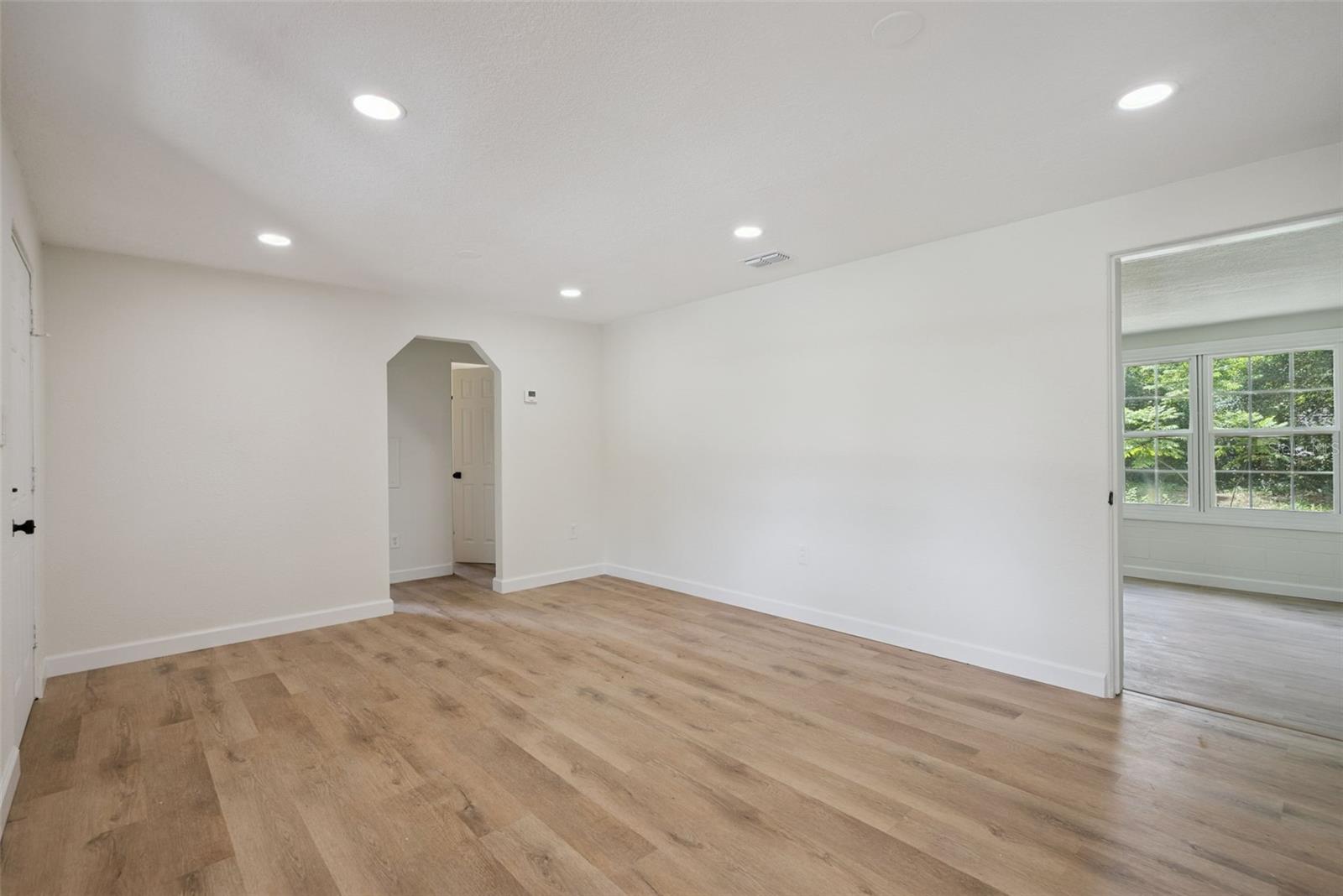 137 LUCERNE DR — photo 6