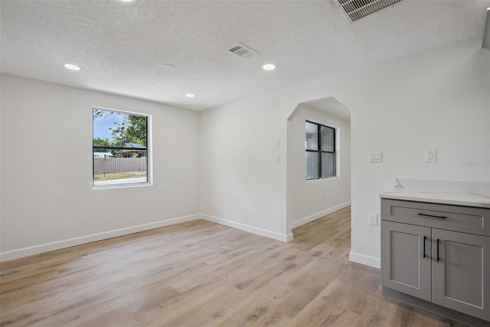 137 LUCERNE DR — photo 7