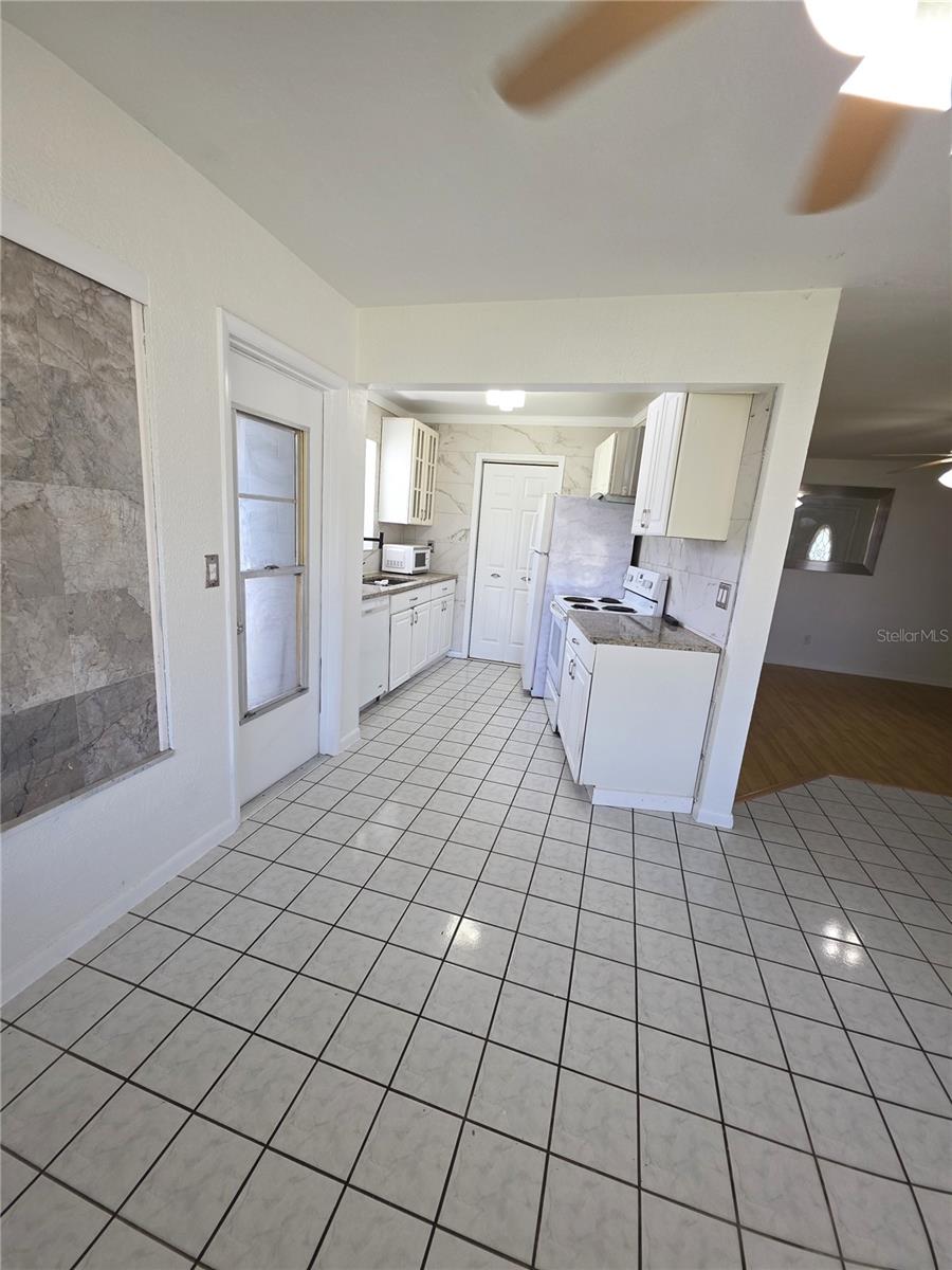 802 CRAWFORD ST — photo 12