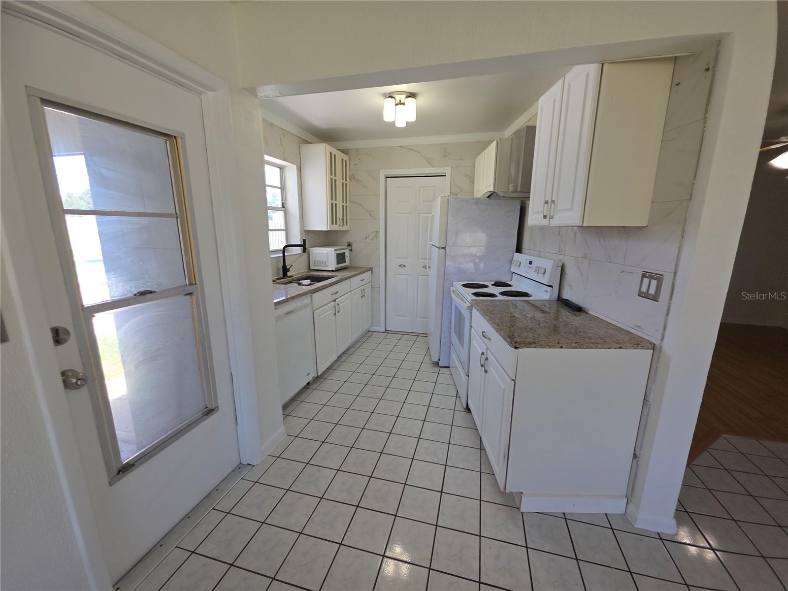 802 CRAWFORD ST — photo 6