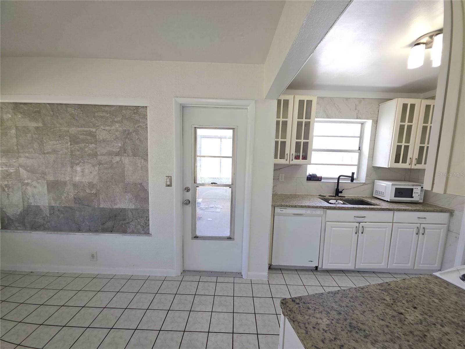 802 CRAWFORD ST — photo 10