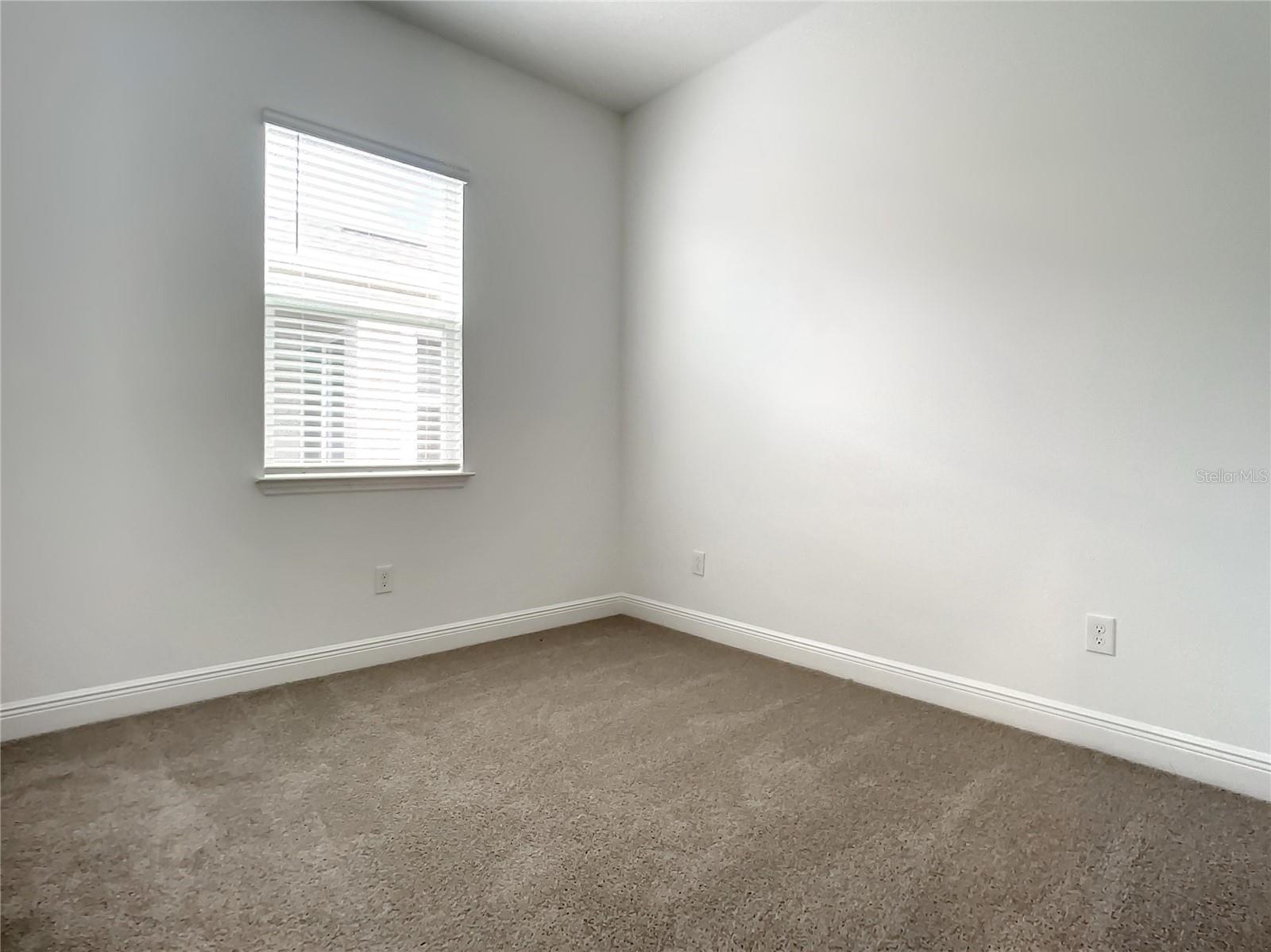 652 KIMBER LN — photo 8