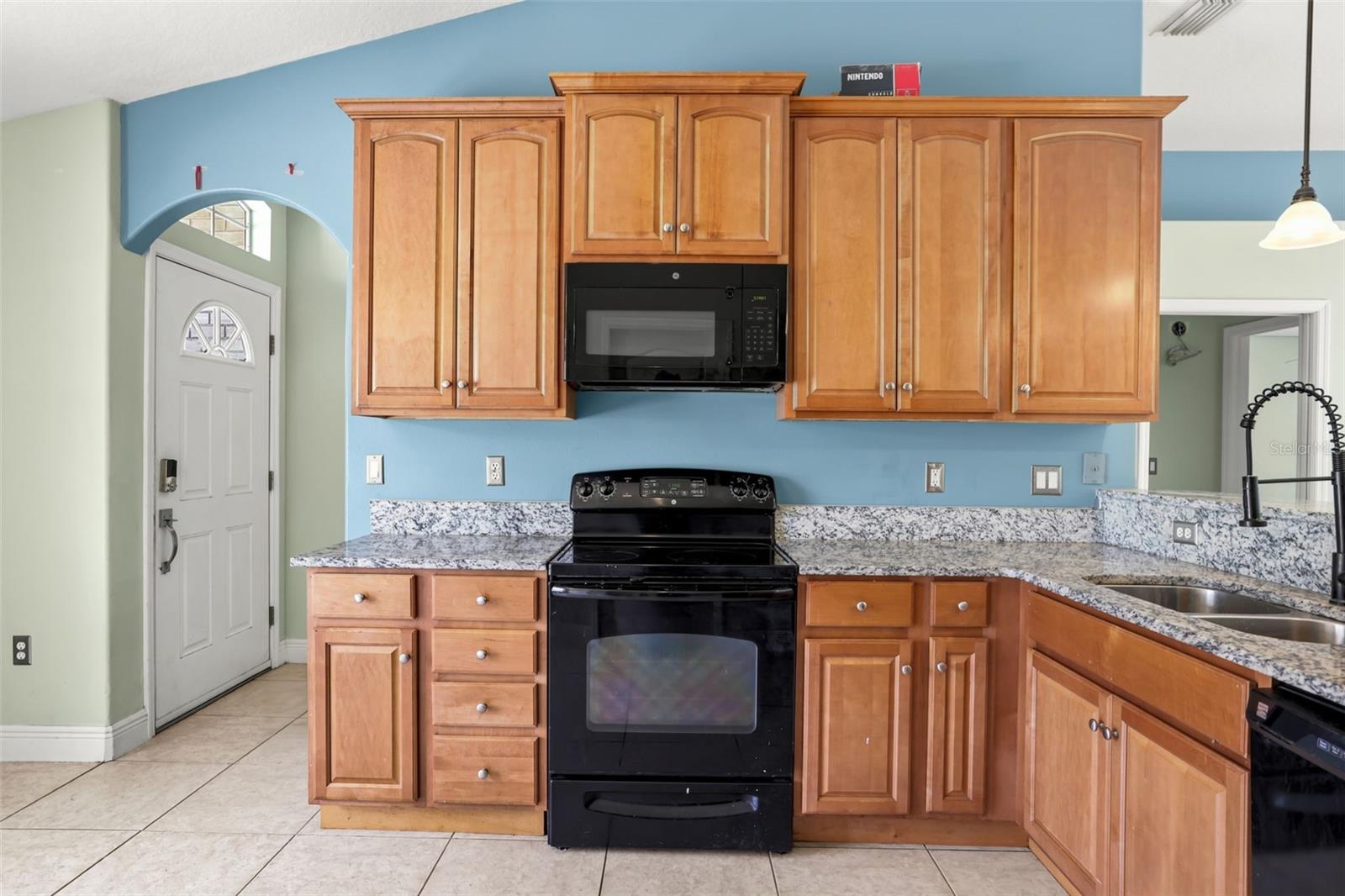 2063 MONTEREY DR — photo 6